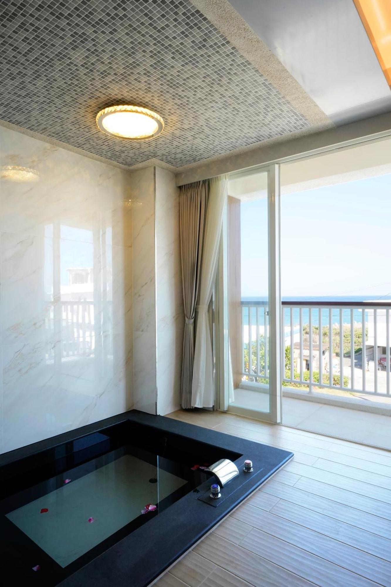 Little Piggy B&B Manzhou Екстериор снимка